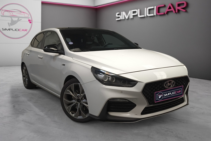 HYUNDAI i30 FASTBACK