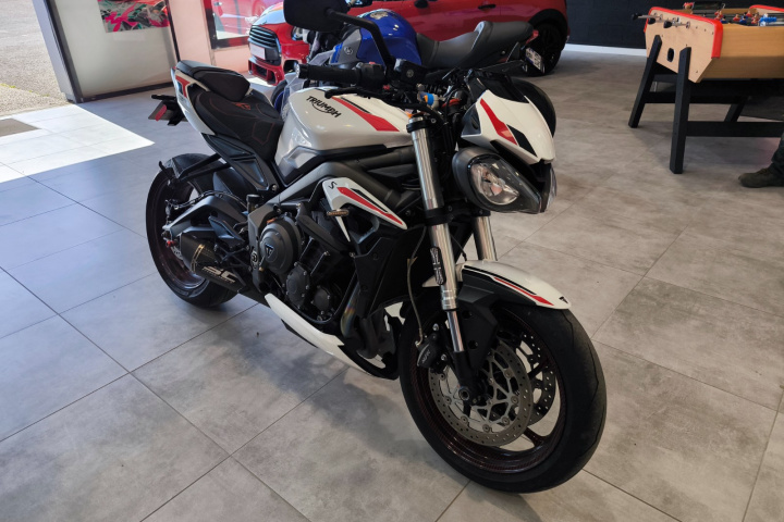 TRIUMPH STREET TRIPLE